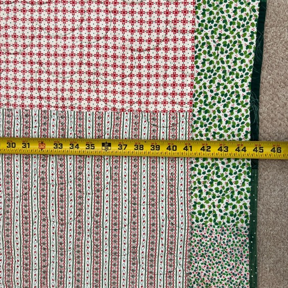Handmade‎ Quilted Throw Blanket Winter Cabin Scene Green Red Christmas Theme